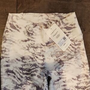 Fabletics Leggings - Cream and Gray Pattern
